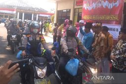 500 paket sembako untuk warga kurang mampu didistribusikan Polres Cirebon