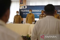 Plt Bupati Bogor minta 40 camat dukung pemulihan ekonomi