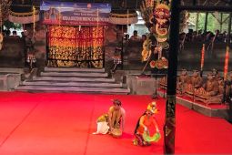 Joged Bumbung di PKB ditarikan remaja agar tidak punah