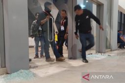 Kasus tewasnya dua suporter, polisi periksa petugas Stadion GBLA