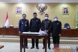 Wawali sampaikan tiga raperda ke DPRD