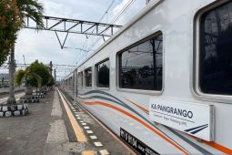 Longsor di jalur rel Cibadak-Parungkuda, dua perjalanan KA Pangrango dibatalkan