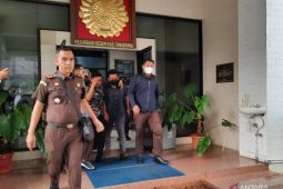 Mantan anggota DPRD Kabupaten  Tangerang tersangka korupsi menyerahkan diri