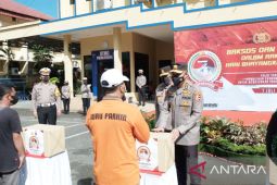 Irwasum bagikan 10 ribu paket sembako HUT Bhayangkara