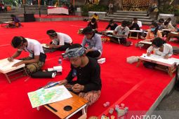 Puluhan Remaja Bali ikuti lomba lukisan klasik Wayang Kamasan di pesta kesenian