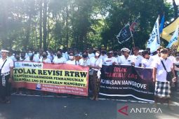 Warga Intaran sampaikan aspirasi tolak proyek LNG ke DPRD Bali