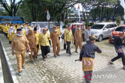 Kafilah MTQ disambut tarian Longgo di Bone Bolango