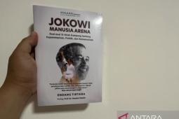 Endang Tirtana persembahkan buku untuk HUT Presiden Jokowi