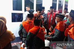 Gubernur Maluku melepas 496 calon haji menuju daerah embarkasi, begini pesannya