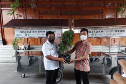 Munadi Herlambang : Kolaborasi BUMN Holding Perasuransian dan Penjaminan Salurkan Bantuan Ratusan Juta untuk Warga Kota Solo