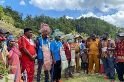 Warga Boldon Sorong nikmati penerangan listrik setelah menanti 24 tahun