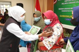 Gubernur Khofifah tekankan peran bidan sangat vital cegah AKB-AKI