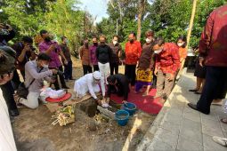 Wagub letakkan batu pertama dapur tradisional Paon Bali