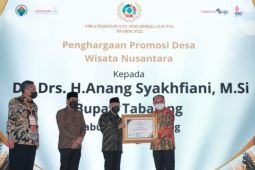 Bupati Tabalong raih penghargaan pengembangan desa wisata