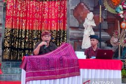 Akademisi ajak rakyat Bali pahami fungsi kain tradisional
