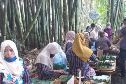 Pasar Papringan salah satu wisata wajib Anda kunjungi jika ke Temanggung