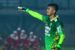 Kiper Persib Fitrul manfaatkan waktu libur