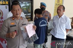Kesal ditegur main gitar, seorang pria bakar kontrakan