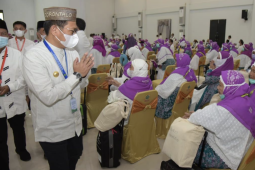 Penjabat Gubernur Gorontalo lepas jamaah calon haji ke Tanah Suci