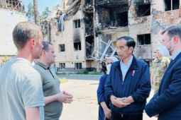 Presiden Jokowi kunjungi reruntuhan apartemen di Ukraina