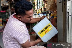 Konsumen kesulitan beli minyak goreng karena aturan aplikasi PeduliLindungi
