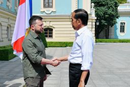 Zelenskyy welcomes President Jokowi at Maryinsky Palace