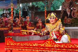 Angklung khas Buleleng iringi Tari Joged-Palawakya di PKB