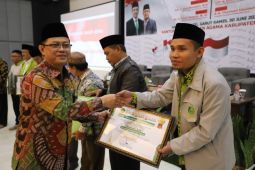 Kemenag Garut beri penghargaan kepada 10 tokoh masyarakat dan agama