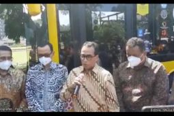 UI serahkan bus listrik kepada Kemenhub