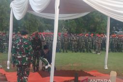 Tjahjo Kumolo dimakamkan secara militer di TMP Kalibata