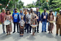 Uriemi dan Sasiriei wakili Wondama ikut lomba kampung tingkat provinsi