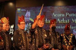 Danrem 042/Gapu terima pin dan keris dari LAM Jambi