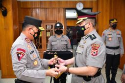 Kapolres Malteng Abdul Ghafur serahkan jabatan kepada Kapolda Maluku