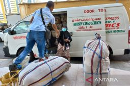 Butuh dua bulan bila calhaj kirim oleh-oleh melalui kargo