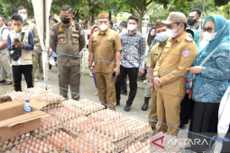 Warga padati pasar murah yang digelar Pemprov Gorontalo