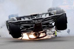 Formula 1: Zhou merasa diselamatkan "halo" dari kecelakaan mengerikan di Silverstone