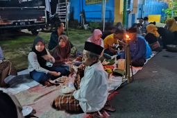 Tradisi tumpeng sewu Banyuwangi ritual bersih desa
