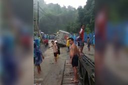 Akses jembatan Halong terputus dialihkan lewat kompleks Lantamal Ambon