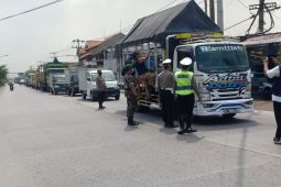 Tim gabungan gencarkan penyekatan angkutan hewan masuk Gresik