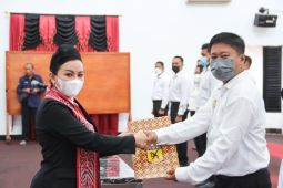 Karolin Margret Natasa lantik Ketua FORKI Landak