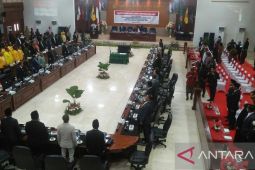 Junus Serang dilantik jadi PAW DPRD sisa periode 2019-2024