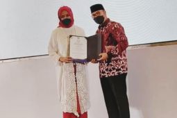 Bupati & Ketua TP-PKK Malra raih Anugerah Manggala Karya Kencana dari BKKBN RI