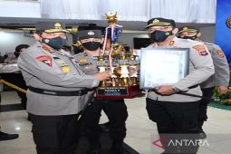 Kapolres Tanah Bumbu raih penghargaan dari Kapolda Kalsel