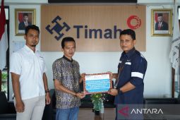 Kembangkan Wisata Air Bedelew dan Air Arus, PT Timah kembali serahkan bantuan ke Komunitas Kapitan Hijau