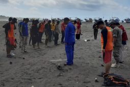 Nelayan sempat peringatkan wisatawan tak berenang di Pantai Madasari Pangandaran