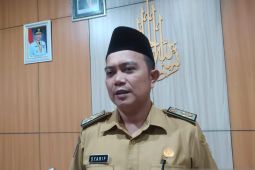 Hewan kurban dari Presiden diserahkan ke pengurus masjid di Kaur