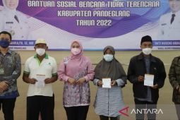 Pemkab Pandeglang gelontorkan Rp694 juta untuk korban bencana