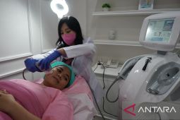Gunakan teknologi, pengencangan kulit wajah tanpa operasi ramai peminat