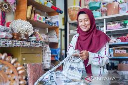 Merlinda olah barang bekas jadi cuan