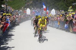 Tour de France: Pogacar salip Vingegaard di etape tujuh demi pertahankan kaus kuning
